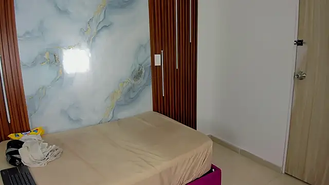 kendra lovv online show from February 17, 2026, 12:02 pm