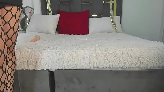 CatleyaSmith online show from April 25, 2026, 1:36 pm