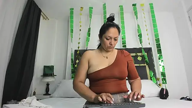 Snapshot of CatleyaSmith chatting on March 18, 2026, 12:41 pm CatleyaSmith online show from March 18, 2026, 12:41 pm