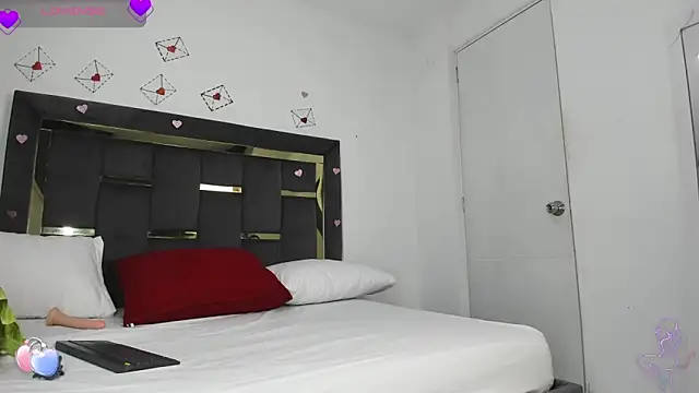 Snapshot of CatleyaSmith chatting on February 27, 2026, 1:44 pm CatleyaSmith online show from February 27, 2026, 1:44 pm