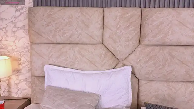 violett fowlerxx online show from May 20, 2026, 4:42 am