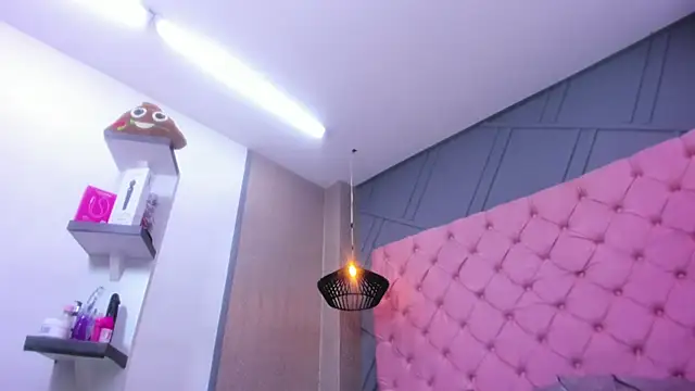 Mia Horney online show from March 23, 2026, 2:06 pm