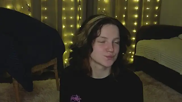 LatinaHuguenin online show from March 21, 2026, 10:24 pm