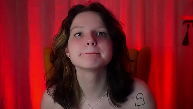 LatinaHuguenin online show from March 8, 2026, 2:04 am