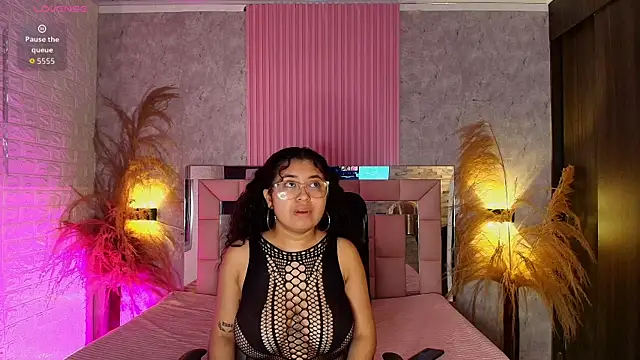 Snapshot of griselle_rousse chatting on June 13, 2026, 12:25 pm griselle rousse online show from June 13, 2026, 12:25 pm
