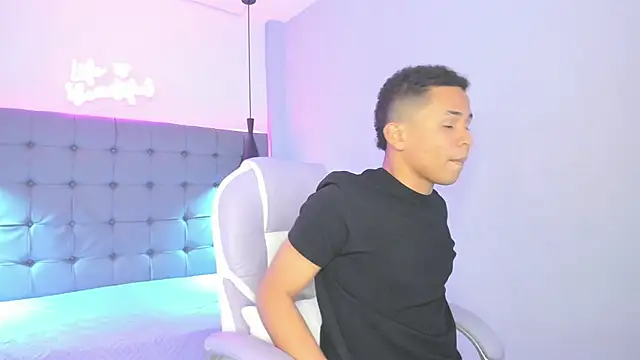 Snapshot of Liams18 chatting on November 21, 2025, 3:16 am Liams18 online show from November 21, 2025, 3:16 am