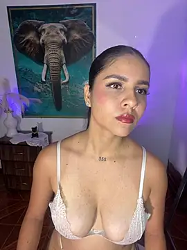 Snapshot of alisaa_jhons1 chatting on July 15, 2026, 1:07 pm alisaa jhons1 online show from July 15, 2026, 1:07 pm