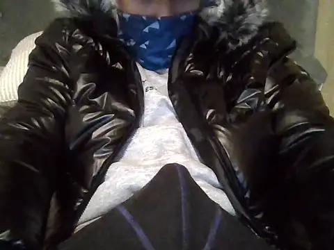 peluche374 online show from April 16, 2026, 4:35 am