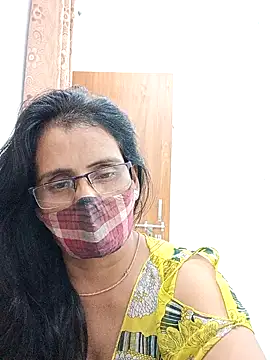 sanjana077 online show from April 25, 2026, 1:41 pm