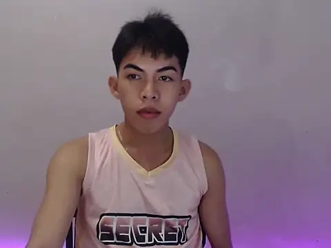 Urhotsilverboy online show from May 6, 2026, 5:17 pm