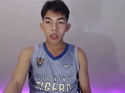 Urhotsilverboy online show from May 4, 2026, 4:54 pm