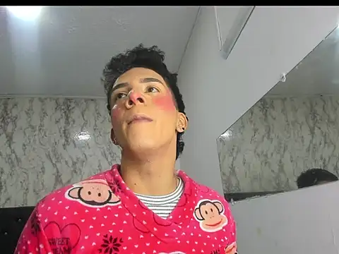 Snapshot of Lovers_Spicy chatting on November 11, 2025, 12:33 pm Lovers Spicy online show from November 11, 2025, 12:33 pm