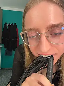 EveLunny online show from November 19, 2025, 1:27 am