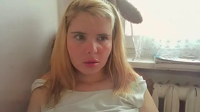 Snapshot of HornyElena chatting on June 5, 2026, 3:29 pm HornyElena online show from June 5, 2026, 3:29 pm