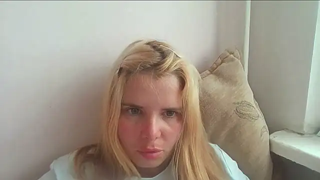 Snapshot of HornyElena chatting on June 9, 2026, 3:24 pm HornyElena online show from June 9, 2026, 3:24 pm