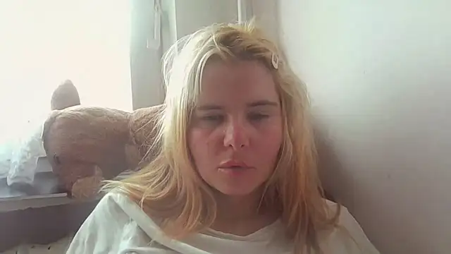 Snapshot of HornyElena chatting on June 20, 2026, 4:34 pm HornyElena online show from June 20, 2026, 4:34 pm