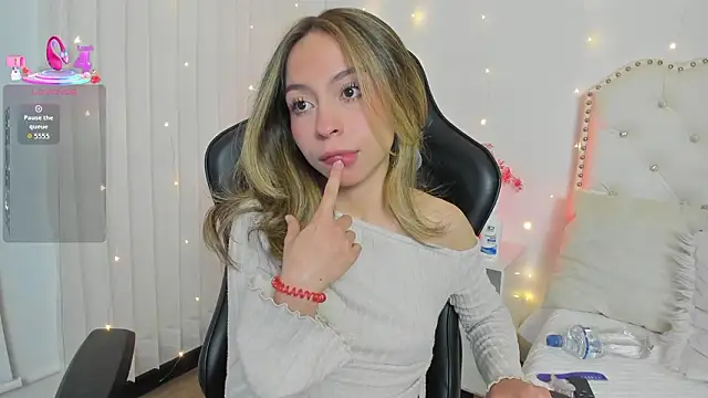 LuluuBerry online show from February 3, 2026, 11:32 pm