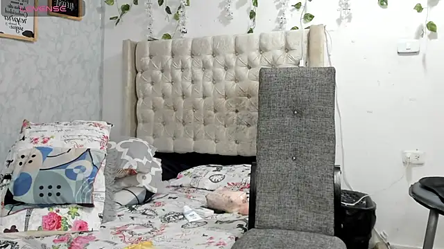 Marycurvyhot online show from May 18, 2026, 6:34 pm