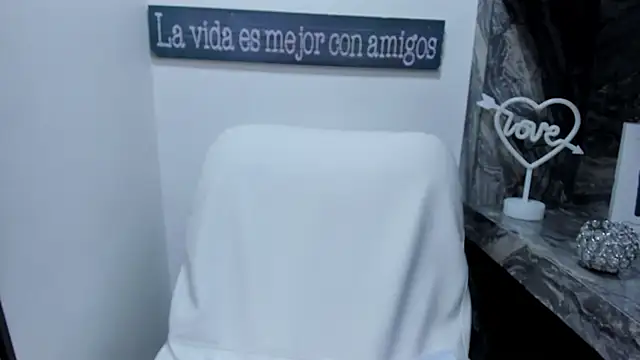 Snapshot of foxy_daphne chatting on November 8, 2025, 6:11 pm foxy daphne online show from November 8, 2025, 6:11 pm