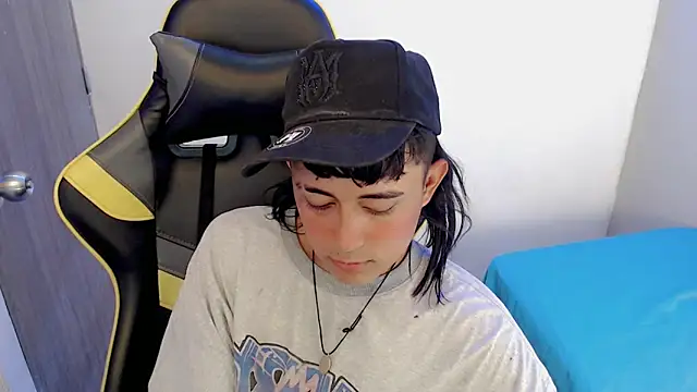 Tatann 18 online show from November 21, 2025, 8:41 pm