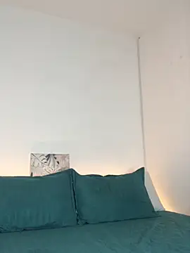 E mmily online show from March 18, 2026, 2:37 am