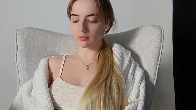 Snapshot of PickBlond chatting on May 9, 2026, 6:06 am PickBlond online show from May 9, 2026, 6:06 am
