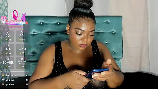 Snapshot of Tamaramilleer chatting on December 18, 2025, 2:32 pm Tamaramilleer online show from December 18, 2025, 2:32 pm