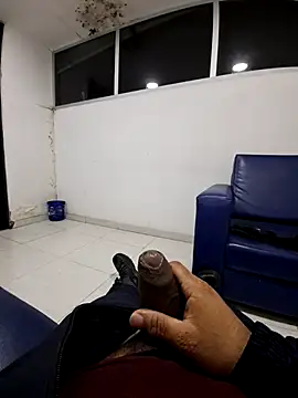 Snapshot of Loquillopajero chatting on November 18, 2025, 8:06 am Loquillopajero online show from November 18, 2025, 8:06 am