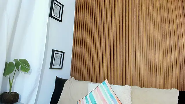 Mia girl123 online show from April 8, 2026, 1:40 am