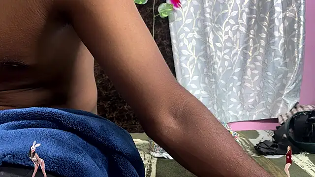 Snapshot of leenaboy@xh chatting on January 17, 2026, 6:33 pm leenaboyxh online show from January 17, 2026, 6:33 pm