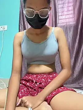 Snapshot of leenaboy@xh chatting on December 4, 2025, 8:35 am leenaboyxh online show from December 4, 2025, 8:35 am