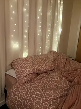 LillieMaee online show from December 2, 2025, 12:55 am