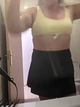 Domiqueen online show from June 11, 2026, 9:06 am