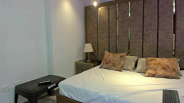 BrendaFernandez  online show from February 23, 2026, 2:06 pm