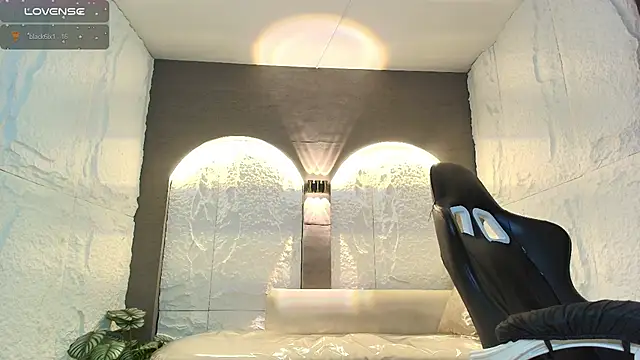 isabella  r online show from June 28, 2026, 1:28 pm