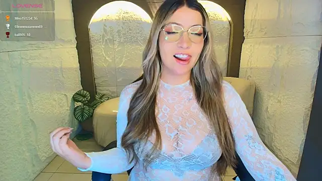 isabella  r online show from June 11, 2026, 12:43 am