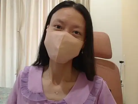 Lil-Cherries online show from January 18, 2026, 5:22 am