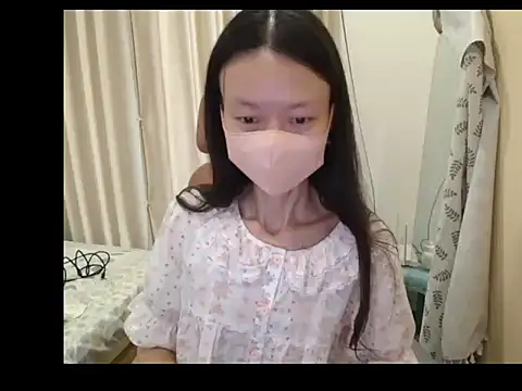 Lil-Cherries online show from June 20, 2026, 7:13 am