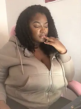 Snapshot of Fxncymuse chatting on February 8, 2026, 6:05 pm Fxncymuse online show from February 8, 2026, 6:05 pm