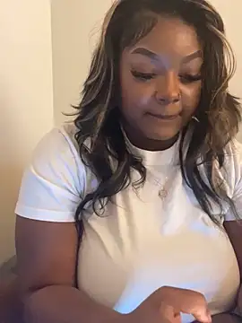 Snapshot of Fxncymuse chatting on March 15, 2026, 2:35 pm Fxncymuse online show from March 15, 2026, 2:35 pm