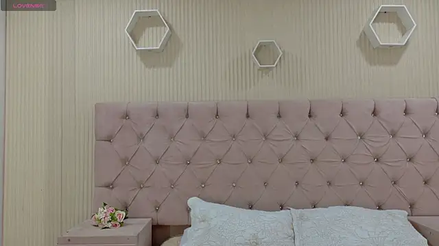 Snapshot of ZarinaWynne chatting on July 15, 2026, 2:24 pm ZarinaWynne online show from July 15, 2026, 2:24 pm