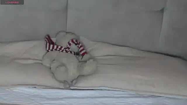 Aliis Love online show from December 14, 2025, 8:31 am