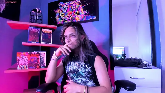 luxiel  online show from December 4, 2025, 10:42 pm