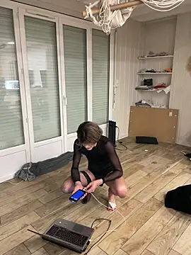 samia42 online show from April 5, 2026, 9:54 pm