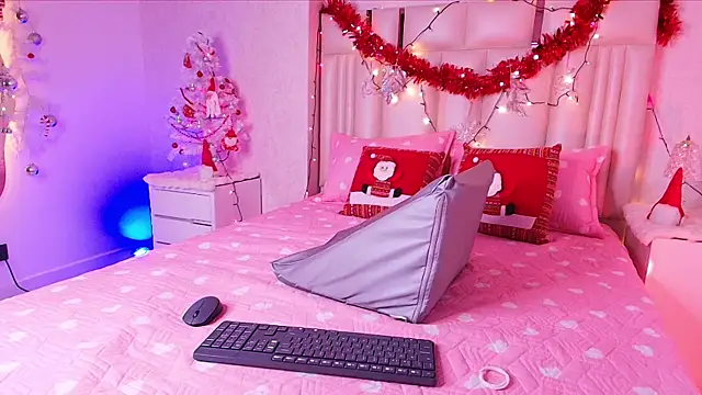 alanarose18 online show from December 14, 2025, 7:19 pm