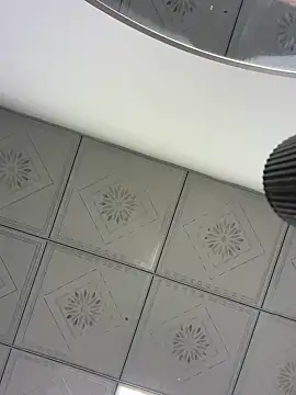 Cara-02 online show from November 17, 2025, 4:33 pm