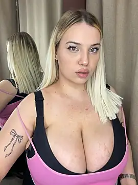 Snapshot of KilianaNoir chatting on February 19, 2026, 10:45 am KilianaNoir online show from February 19, 2026, 10:45 am