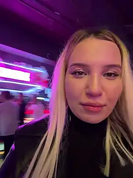 Snapshot of KilianaNoir chatting on February 14, 2026, 12:44 am KilianaNoir online show from February 14, 2026, 12:44 am