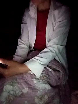 Lynn-122 online show from April 19, 2026, 8:11 pm