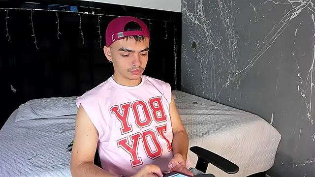 Snapshot of NicoKingg_ chatting on December 4, 2025, 4:11 am NicoKingg online show from December 4, 2025, 4:11 am